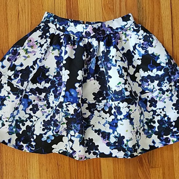 Express Dresses & Skirts - Express skirt-like new-size 00